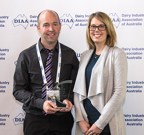 Qenos Product Development Specialist, Lauren Joshi presenting the ‘Highest scoring modified milk (Classes 61-63)’ to Clinton Bell from Warrnambool Cheese and Butter.
